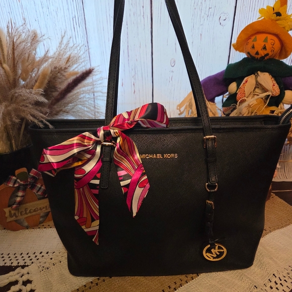 Michael Kors Black Quinn Large Bag - Picture 1 of 7